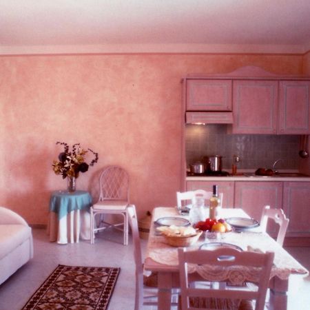 Residence Riva Azzurra Cannigione Rum bild