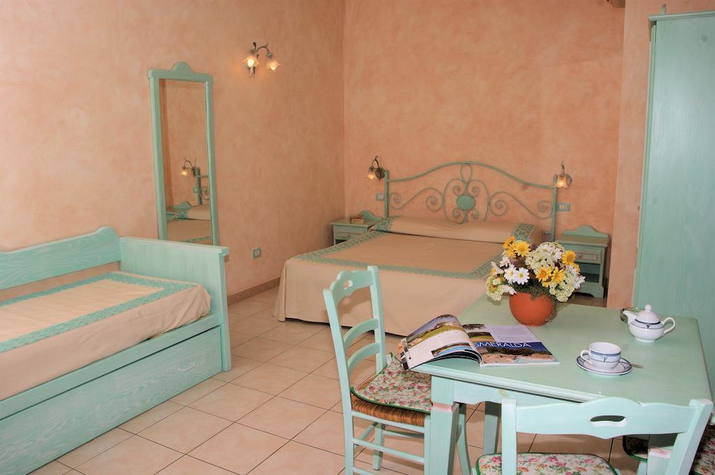 Residence Riva Azzurra Cannigione Rum bild