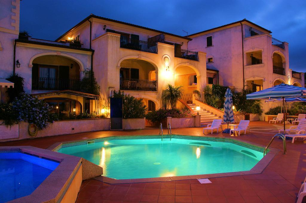 Residence Riva Azzurra Cannigione Exteriör bild